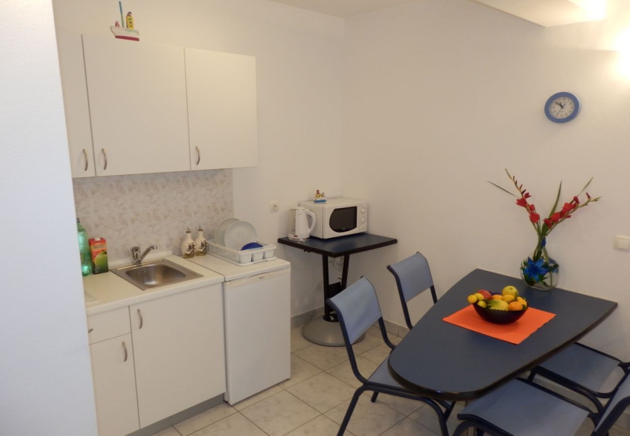 Apartamento en Duce - Apartamento en Duće con Terraza, Acondicionador, WIFI, Lavadora (4173-9)