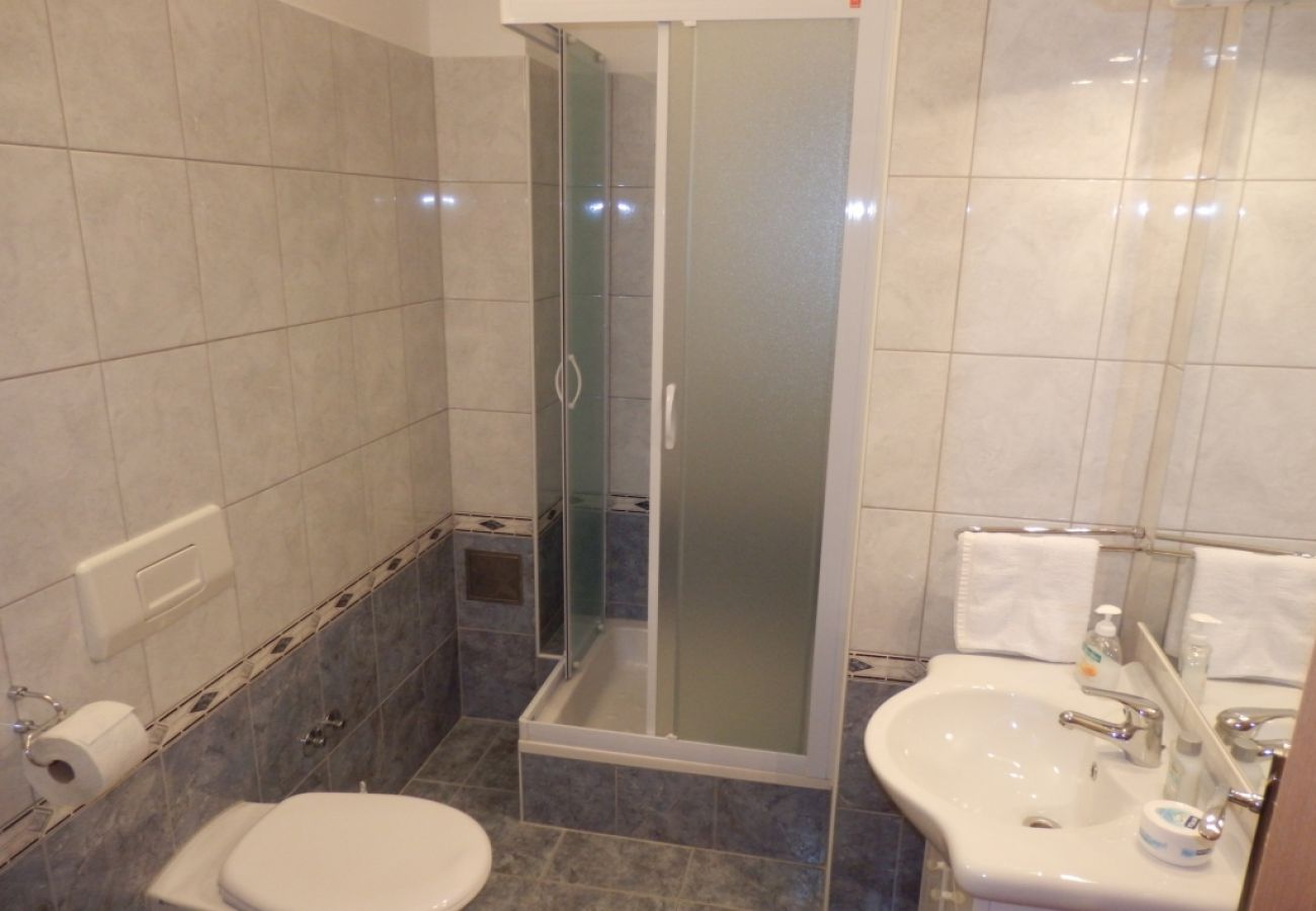 Apartamento en Duce - Apartamento en Duće con Terraza, Acondicionador, WIFI, Lavadora (4173-9)