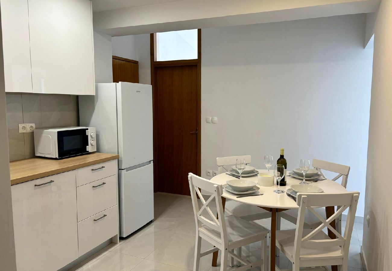 Apartamento en Duce - Apartamento en Duće con Seaview, Balcón, Acondicionador, WIFI (4174-8)