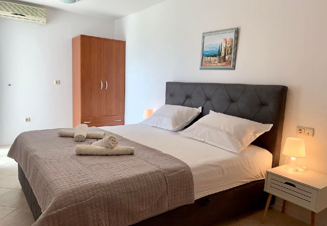 Apartamento en Duce - Apartamento en Duće con Seaview, Balcón, Acondicionador, WIFI (4174-9)