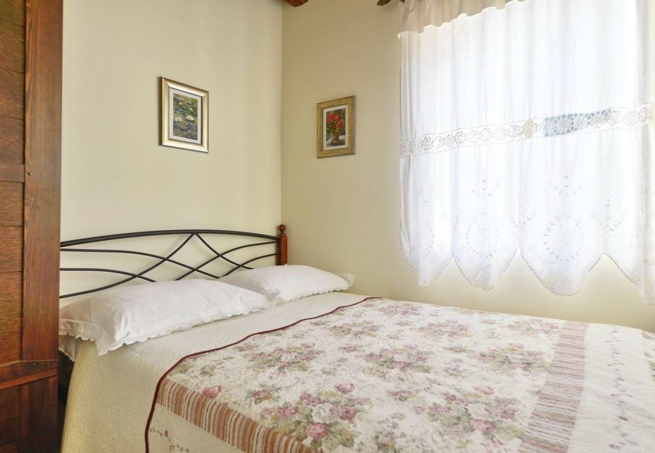 Casa en Omiš - Casa de vacaciones en Omiš con Terraza, Acondicionador, WIFI, Lavadora (4183-1)