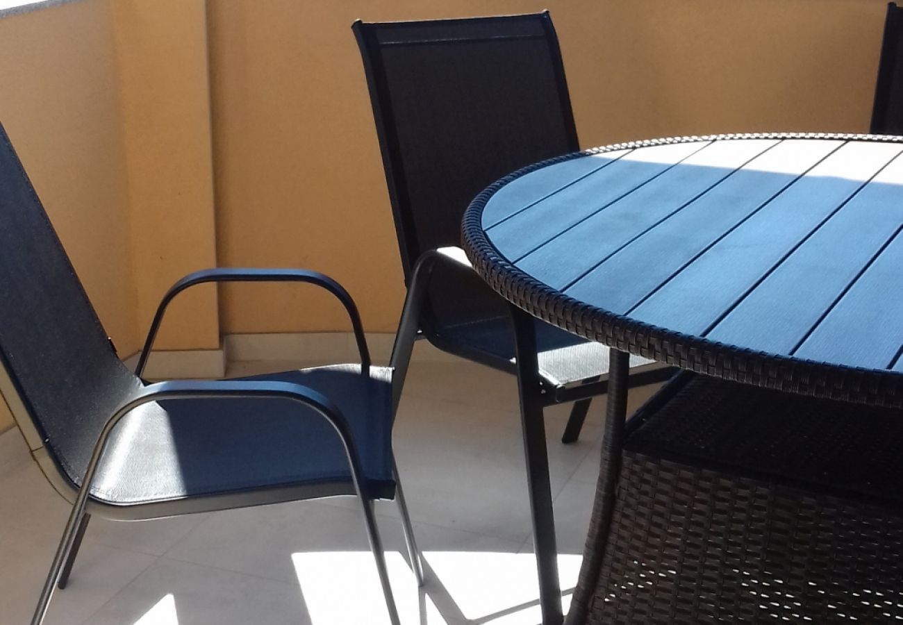 Apartamento en Murter - Apartamento en Murter con Terraza, Acondicionador, WIFI, Lavadora (125-4)