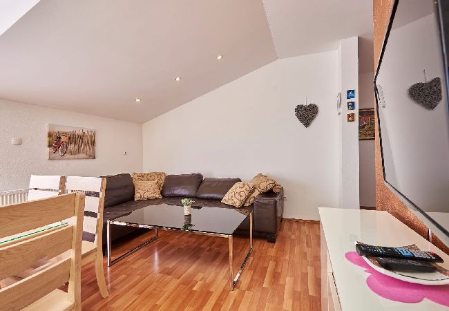 Apartamento en Trogir - Apartamento en Trogir con Terraza, Acondicionador, WIFI, Lavadora (4215-1) Apartamento en Trogir - Apartamento en Trogir con Terraza, Acondicionador, WIFI, Lavadora (4215-1)