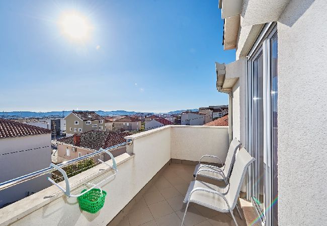 Apartamento en Trogir - Apartamento en Trogir con Terraza, Acondicionador, WIFI, Lavadora (4215-1) Apartamento en Trogir - Apartamento en Trogir con Terraza, Acondicionador, WIFI, Lavadora (4215-1)