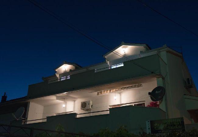 Apartamento en Trogir - Apartamento en Trogir con Terraza, Acondicionador, WIFI, Lavadora (4215-1) Apartamento en Trogir - Apartamento en Trogir con Terraza, Acondicionador, WIFI, Lavadora (4215-1)