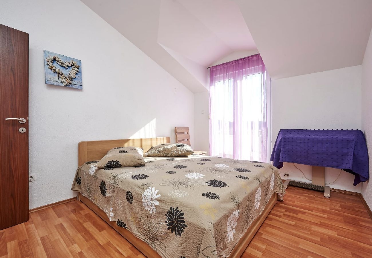 Apartamento en Trogir - Apartamento en Trogir con Terraza, Acondicionador, WIFI, Lavadora (4215-1)