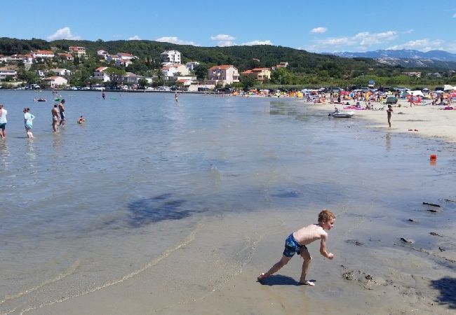 Apartamento en Kampor - Apartamento en Kampor con Terraza, Acondicionador, WIFI (4235-3) Apartamento en Kampor - Apartamento en Kampor con Terraza, Acondicionador, WIFI (4235-3)