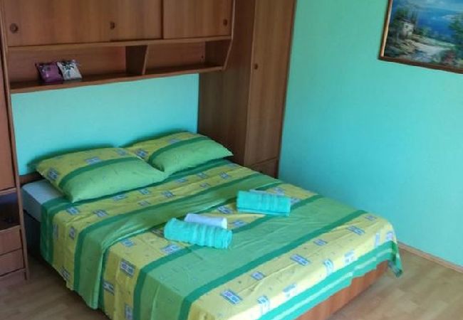 Apartamento en Kampor - Apartamento en Kampor con Terraza, Acondicionador, WIFI (4235-3) Apartamento en Kampor - Apartamento en Kampor con Terraza, Acondicionador, WIFI (4235-3)