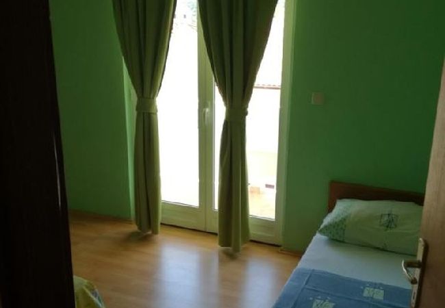 Apartamento en Kampor - Apartamento en Kampor con Terraza, Acondicionador, WIFI (4235-3) Apartamento en Kampor - Apartamento en Kampor con Terraza, Acondicionador, WIFI (4235-3)