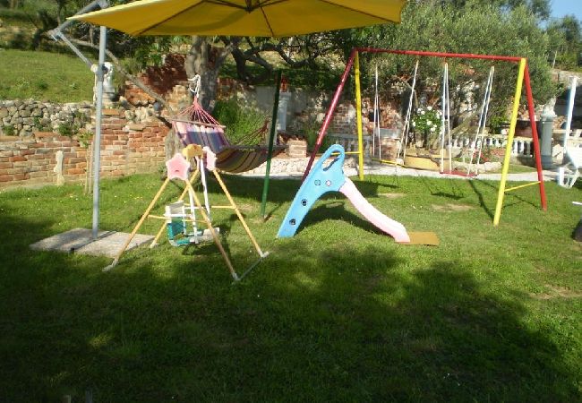 Apartamento en Kampor - Apartamento en Kampor con Terraza, Acondicionador, WIFI (4235-3) Apartamento en Kampor - Apartamento en Kampor con Terraza, Acondicionador, WIFI (4235-3)