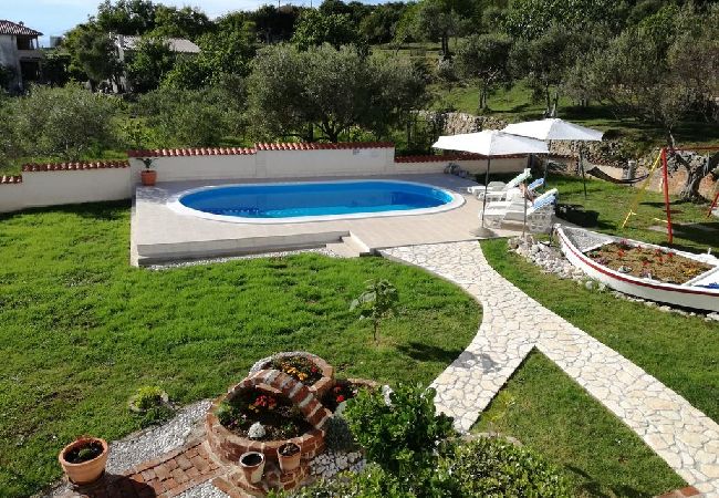 Apartamento en Kampor - Apartamento en Kampor con Terraza, Acondicionador, WIFI (4235-3) Apartamento en Kampor - Apartamento en Kampor con Terraza, Acondicionador, WIFI (4235-3)