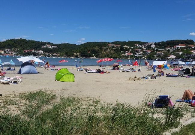 Apartamento en Kampor - Apartamento en Kampor con Terraza, Acondicionador, WIFI (4235-3) Apartamento en Kampor - Apartamento en Kampor con Terraza, Acondicionador, WIFI (4235-3)