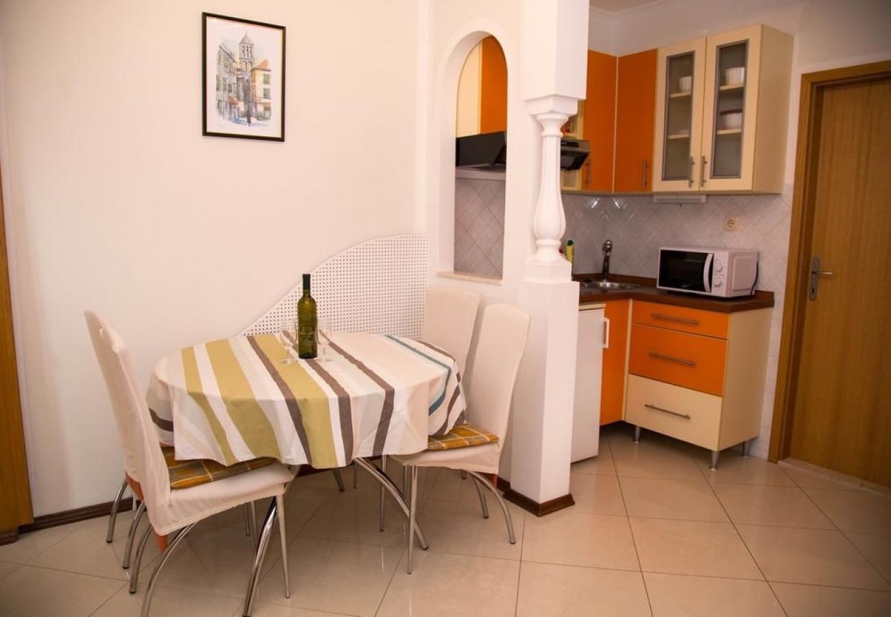 Apartamento en Vodice - Apartamento en Vodice con Terraza, Acondicionador, WIFI, Lavadora (4266-4)