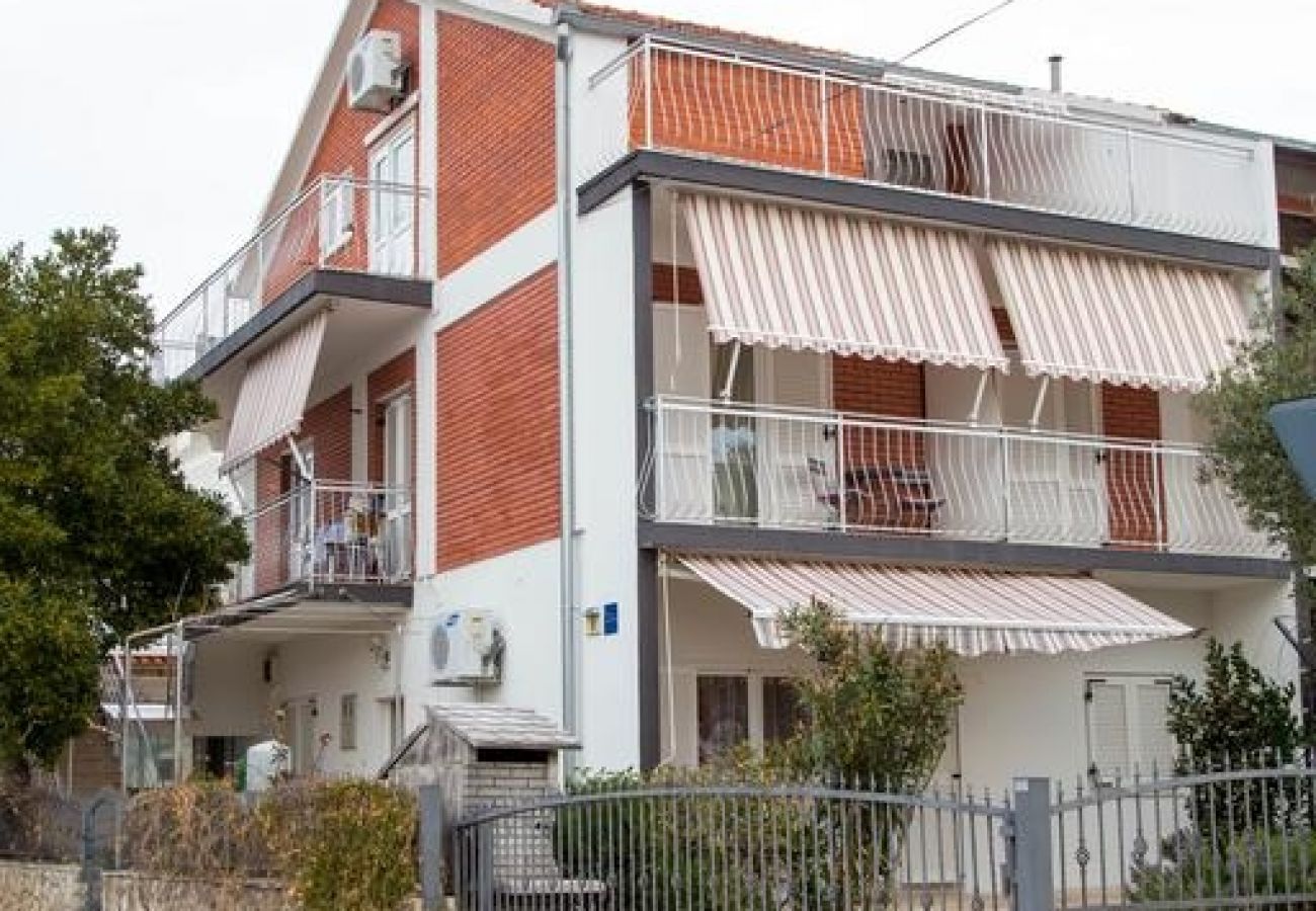 Apartamento en Vodice - Apartamento en Vodice con Terraza, Acondicionador, WIFI, Lavadora (4266-4)