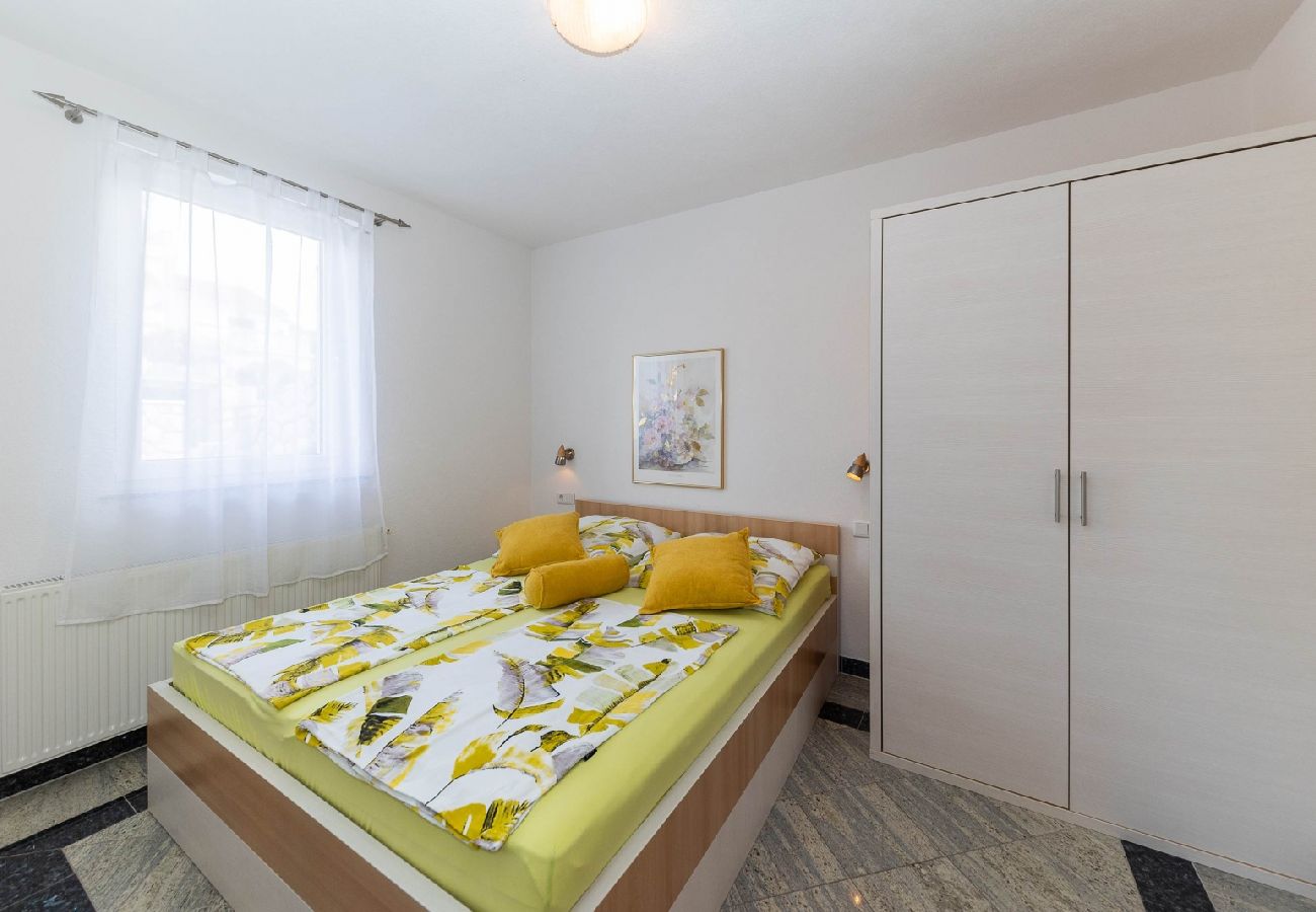 Apartamento en Crikvenica - Apartamento en Crikvenica con Seaview, Terraza, Acondicionador, WIFI (4267-1)