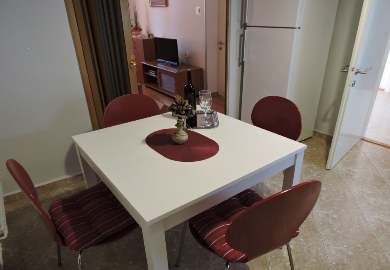 Apartamento en Biograd na moru - Apartamento en Biograd na Moru con Terraza, Acondicionador, WIFI, Lavavajillas (4269-1)