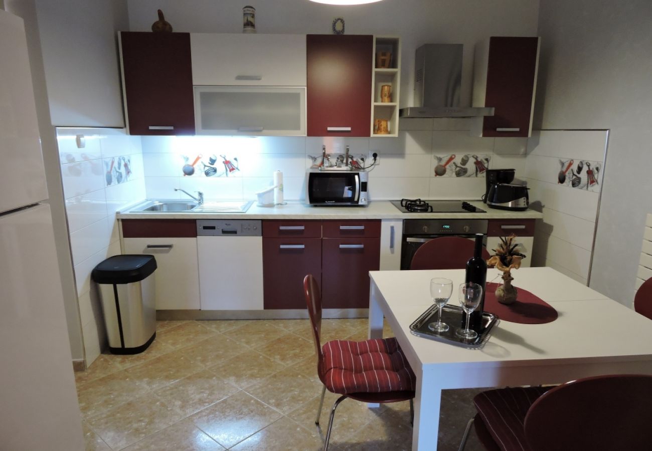 Apartamento en Biograd na moru - Apartamento en Biograd na Moru con Terraza, Acondicionador, WIFI, Lavavajillas (4269-1)