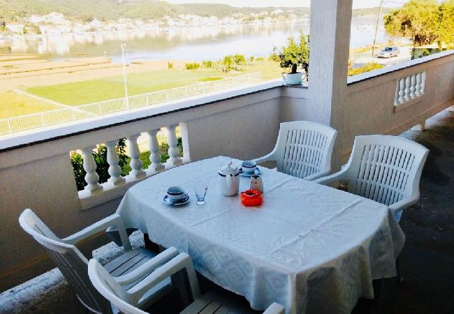 Apartamento en Supetarska Draga - Apartamento en Supetarska Draga con Seaview, Balcón, Acondicionador, WIFI (4325-3) Apartamento en Supetarska Draga - Apartamento en Supetarska Draga con Seaview, Balcón, Acondicionador, WIFI (4325-3)