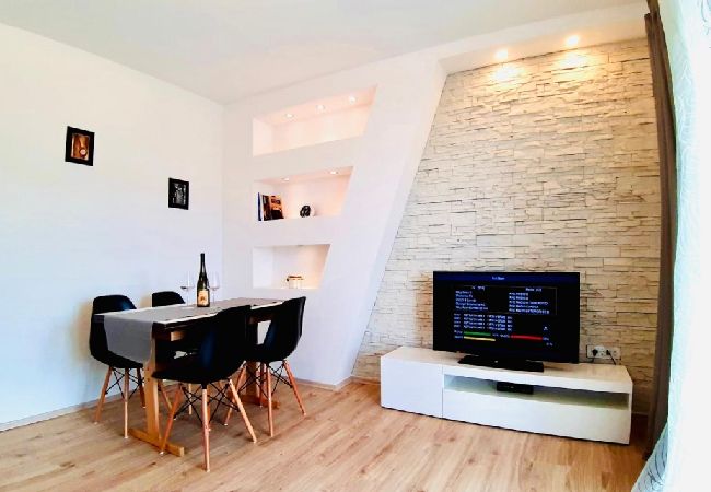 Apartamento en Supetarska Draga - Apartamento en Supetarska Draga con Seaview, Balcón, Acondicionador, WIFI (4325-3) Apartamento en Supetarska Draga - Apartamento en Supetarska Draga con Seaview, Balcón, Acondicionador, WIFI (4325-3)