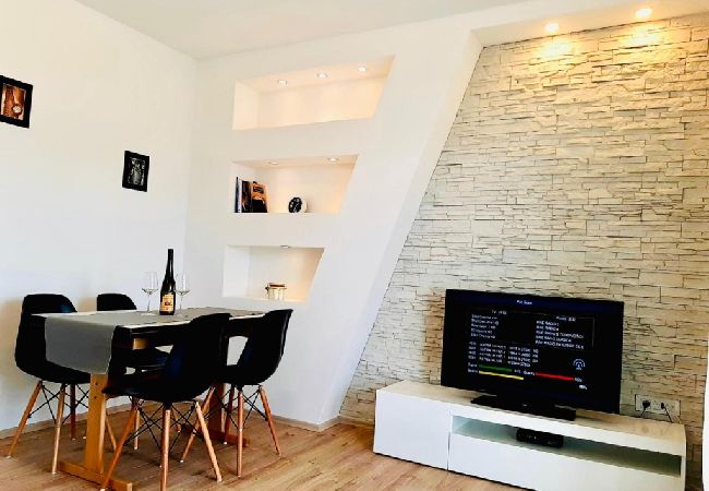 Apartamento en Supetarska Draga - Apartamento en Supetarska Draga con Seaview, Balcón, Acondicionador, WIFI (4325-3) Apartamento en Supetarska Draga - Apartamento en Supetarska Draga con Seaview, Balcón, Acondicionador, WIFI (4325-3)