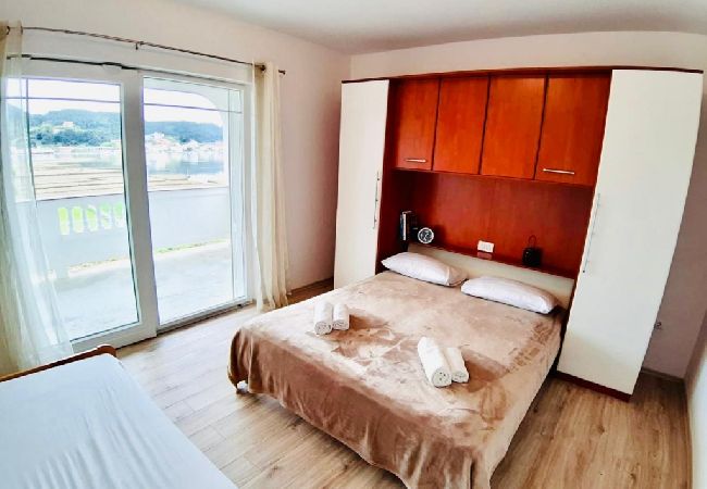 Apartamento en Supetarska Draga - Apartamento en Supetarska Draga con Seaview, Balcón, Acondicionador, WIFI (4325-3) Apartamento en Supetarska Draga - Apartamento en Supetarska Draga con Seaview, Balcón, Acondicionador, WIFI (4325-3)