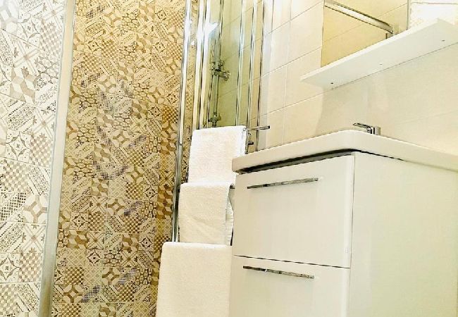 Apartamento en Supetarska Draga - Apartamento en Supetarska Draga con Seaview, Balcón, Acondicionador, WIFI (4325-3) Apartamento en Supetarska Draga - Apartamento en Supetarska Draga con Seaview, Balcón, Acondicionador, WIFI (4325-3)