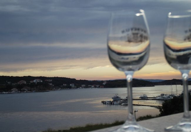 Apartamento en Supetarska Draga - Apartamento en Supetarska Draga con Seaview, Balcón, Acondicionador, WIFI (4325-2) Apartamento en Supetarska Draga - Apartamento en Supetarska Draga con Seaview, Balcón, Acondicionador, WIFI (4325-2)