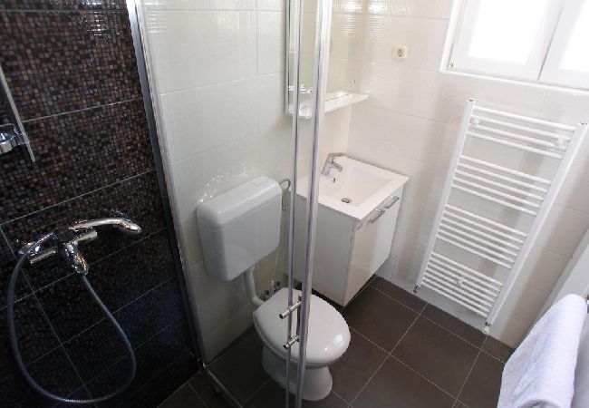 Estudio en Vodice - Apartamento Estudio en Vodice con Terraza, Acondicionador, WIFI (4323-4) Estudio en Vodice - Apartamento Estudio en Vodice con Terraza, Acondicionador, WIFI (4323-4)