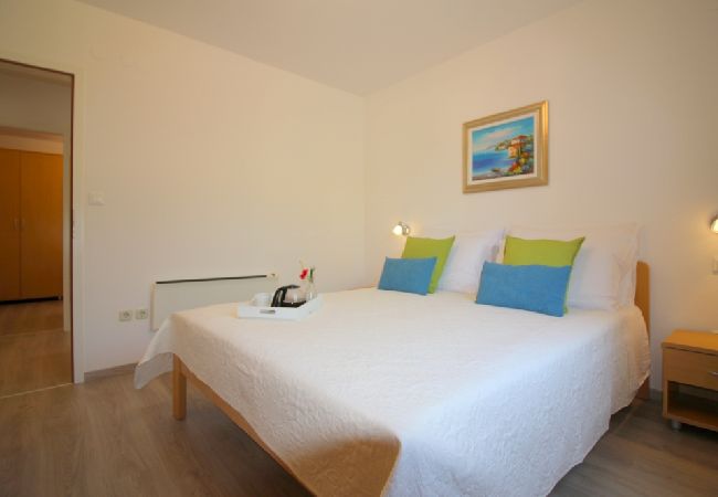 Casa en Porec - Casa de vacaciones en Poreč con Terraza, Acondicionador, WIFI, Lavavajillas (4400-2) Casa en Porec - Casa de vacaciones en Poreč con Terraza, Acondicionador, WIFI, Lavavajillas (4400-2)