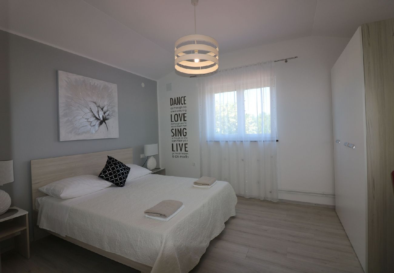 Apartamento en Porec - Apartamento en Poreč con Terraza, Acondicionador, WIFI, Lavavajillas (4400-9)