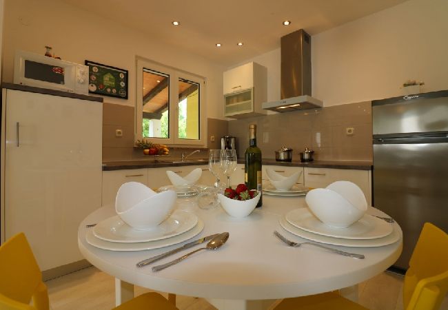 Casa en Porec - Casa de vacaciones en Poreč con Terraza, Acondicionador, WIFI, Lavavajillas (4400-1) Casa en Porec - Casa de vacaciones en Poreč con Terraza, Acondicionador, WIFI, Lavavajillas (4400-1)