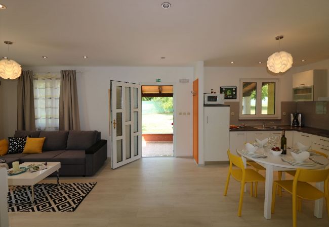 Casa en Porec - Casa de vacaciones en Poreč con Terraza, Acondicionador, WIFI, Lavavajillas (4400-1) Casa en Porec - Casa de vacaciones en Poreč con Terraza, Acondicionador, WIFI, Lavavajillas (4400-1)