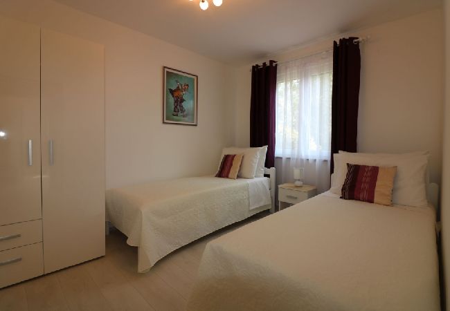 Casa en Porec - Casa de vacaciones en Poreč con Terraza, Acondicionador, WIFI, Lavavajillas (4400-1) Casa en Porec - Casa de vacaciones en Poreč con Terraza, Acondicionador, WIFI, Lavavajillas (4400-1)