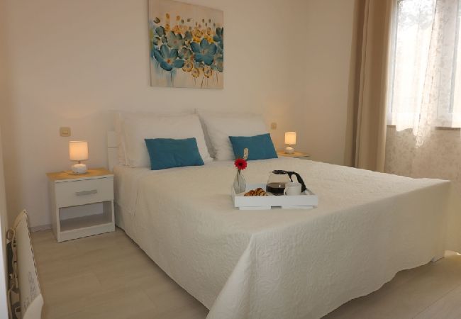 Casa en Porec - Casa de vacaciones en Poreč con Terraza, Acondicionador, WIFI, Lavavajillas (4400-1) Casa en Porec - Casa de vacaciones en Poreč con Terraza, Acondicionador, WIFI, Lavavajillas (4400-1)