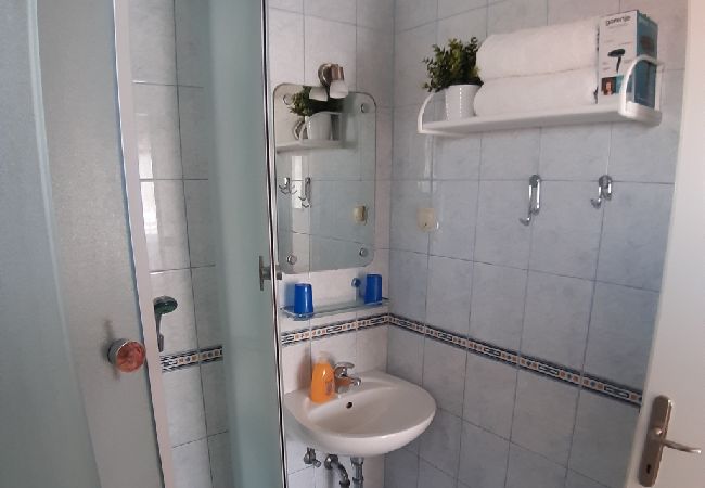 Apartamento en Jelsa - Apartamento en Jelsa con Terraza, Acondicionador, WIFI (4440-2) Apartamento en Jelsa - Apartamento en Jelsa con Terraza, Acondicionador, WIFI (4440-2)