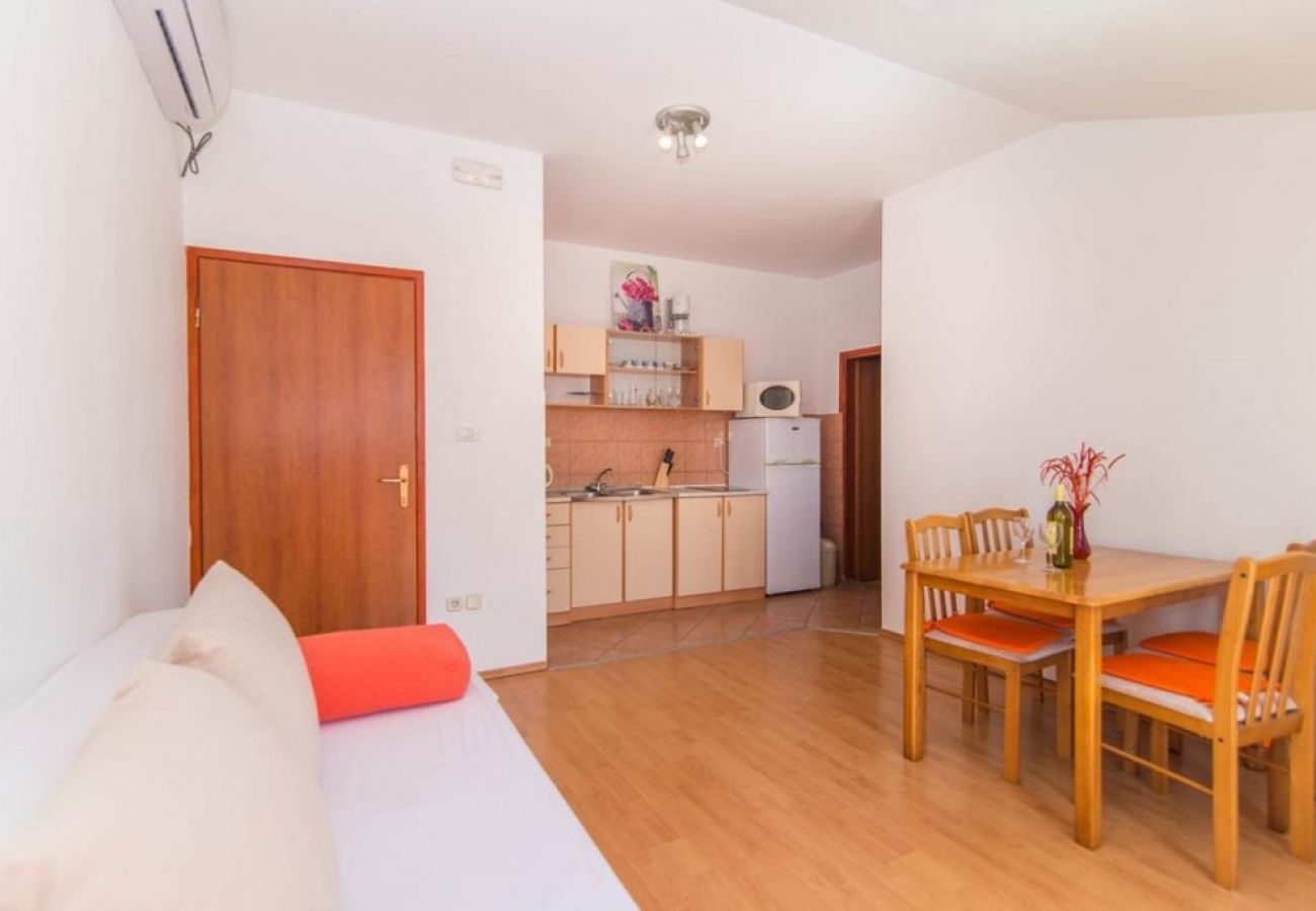 Apartamento en Vodice - Apartamento en Vodice con Balcón, Acondicionador, WIFI (4441-2)