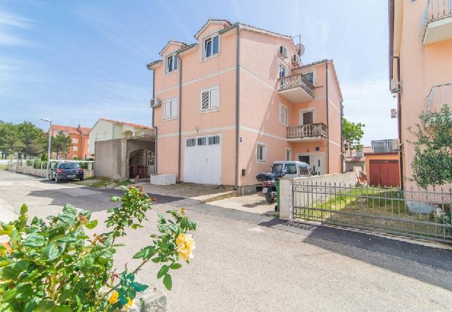 Apartamento en Vodice - Apartamento en Vodice con Terraza, Acondicionador, WIFI (4441-3) Apartamento en Vodice - Apartamento en Vodice con Terraza, Acondicionador, WIFI (4441-3)