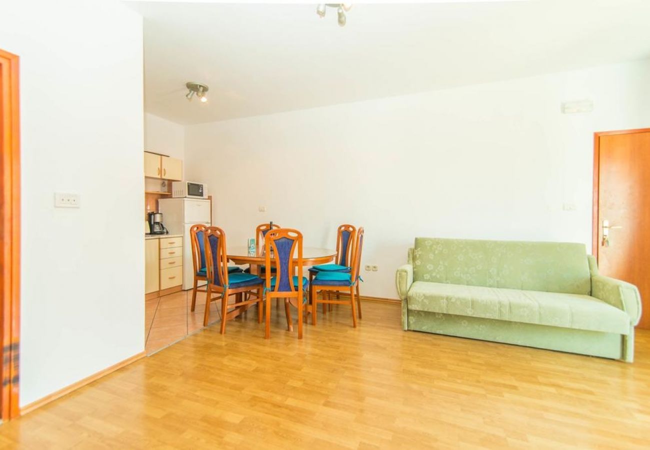 Apartamento en Vodice - Apartamento en Vodice con Balcón, Acondicionador, WIFI (4441-1)