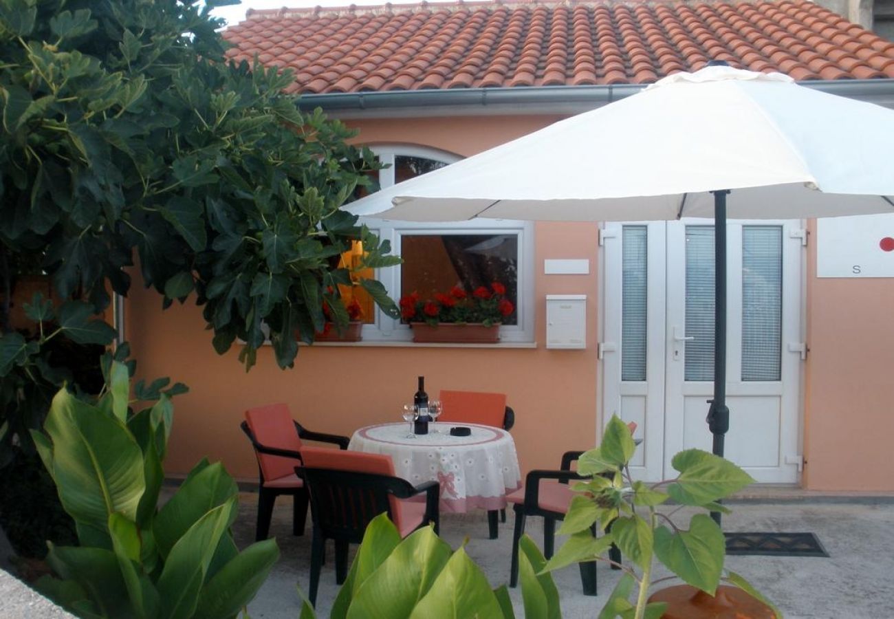 Casa en Vodice - Casa de vacaciones en Vodice con Terraza, Acondicionador, WIFI (4449-1)