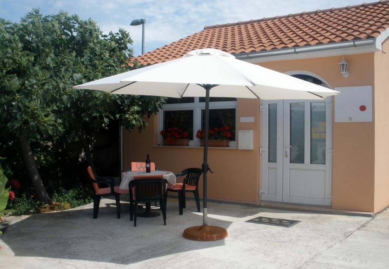 Casa en Vodice - Casa de vacaciones en Vodice con Terraza, Acondicionador, WIFI (4449-1)