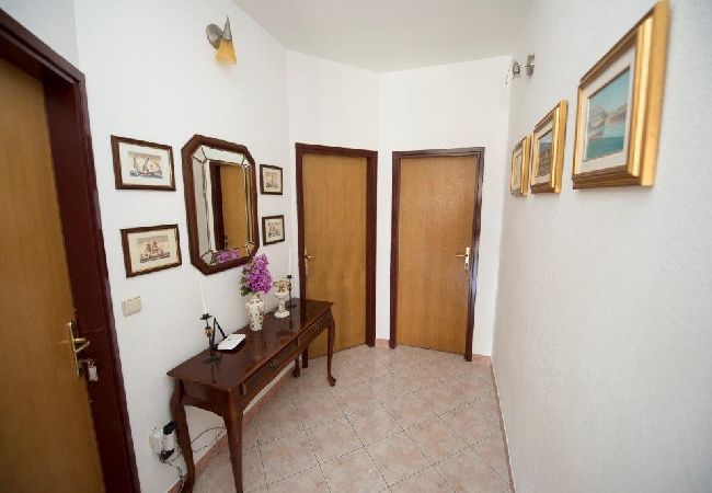 Apartamento en Duce - Apartamento en Duće con Seaview, Terraza, Acondicionador, WIFI (132-10) Apartamento en Duce - Apartamento en Duće con Seaview, Terraza, Acondicionador, WIFI (132-10)