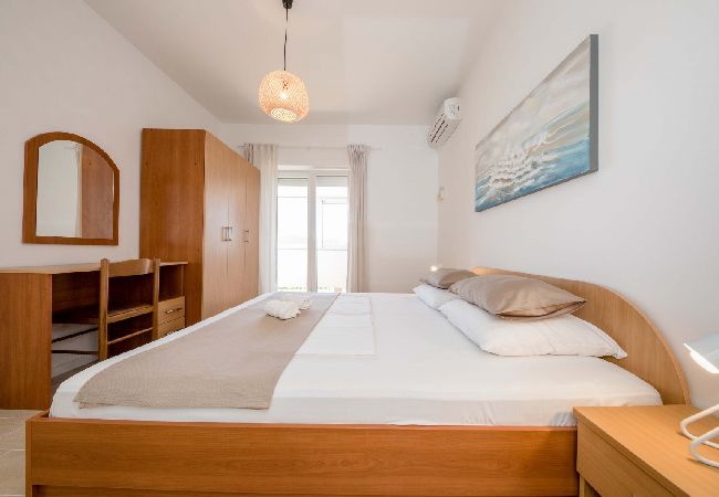 Apartamento en Supetarska Draga - Apartamento en Supetarska Draga con Seaview, Balcón, Acondicionador, WIFI (4551-4) Apartamento en Supetarska Draga - Apartamento en Supetarska Draga con Seaview, Balcón, Acondicionador, WIFI (4551-4)