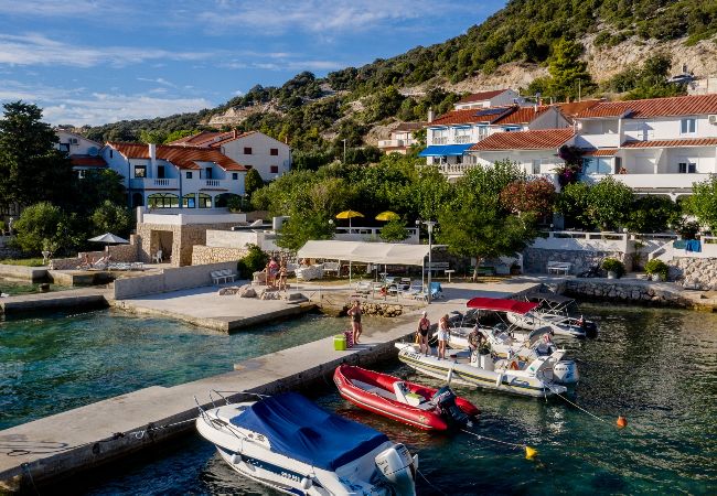 Apartamento en Supetarska Draga - Apartamento en Supetarska Draga con Seaview, Terraza, Acondicionador, WIFI (4551-2) Apartamento en Supetarska Draga - Apartamento en Supetarska Draga con Seaview, Terraza, Acondicionador, WIFI (4551-2)