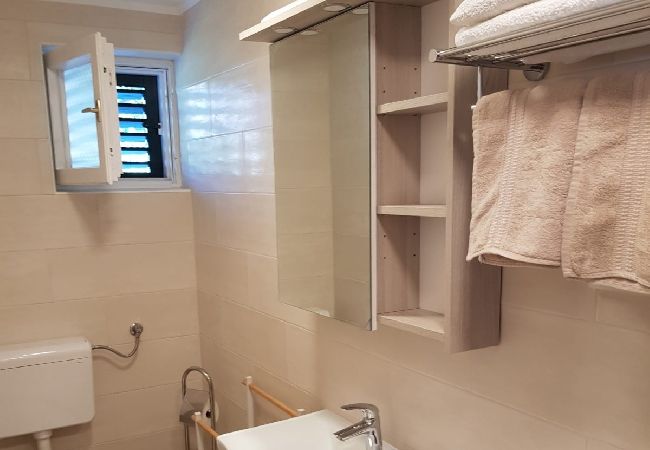 Apartamento en Supetarska Draga - Apartamento en Supetarska Draga con Seaview, Terraza, Acondicionador, WIFI (4552-6) Apartamento en Supetarska Draga - Apartamento en Supetarska Draga con Seaview, Terraza, Acondicionador, WIFI (4552-6)