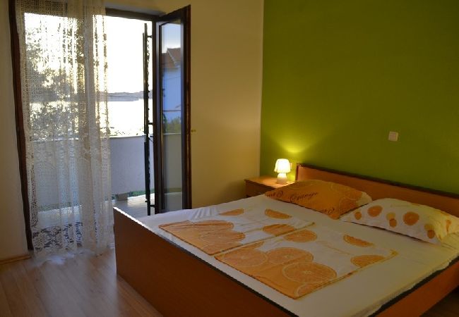 Apartamento en Supetarska Draga - Apartamento en Supetarska Draga con Seaview, Terraza, Acondicionador, WIFI (4552-8) Apartamento en Supetarska Draga - Apartamento en Supetarska Draga con Seaview, Terraza, Acondicionador, WIFI (4552-8)