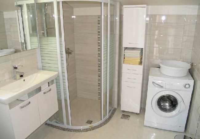 Apartamento en Preko - Apartamento en Preko con Terraza, Acondicionador, WIFI, Lavadora (4568-2) Apartamento en Preko - Apartamento en Preko con Terraza, Acondicionador, WIFI, Lavadora (4568-2)