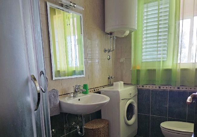 Apartamento en Preko - Apartamento en Preko con Seaview, Terraza, Acondicionador, WIFI (4574-1) Apartamento en Preko - Apartamento en Preko con Seaview, Terraza, Acondicionador, WIFI (4574-1)