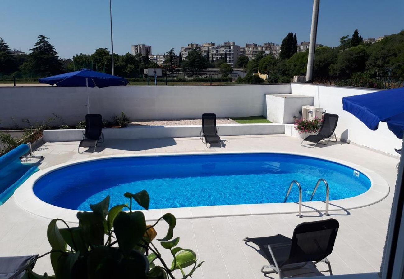 Casa en Zadar - Casa de vacaciones en Zadar con Balcón, Acondicionador, WIFI, Lavadora (4576-1)