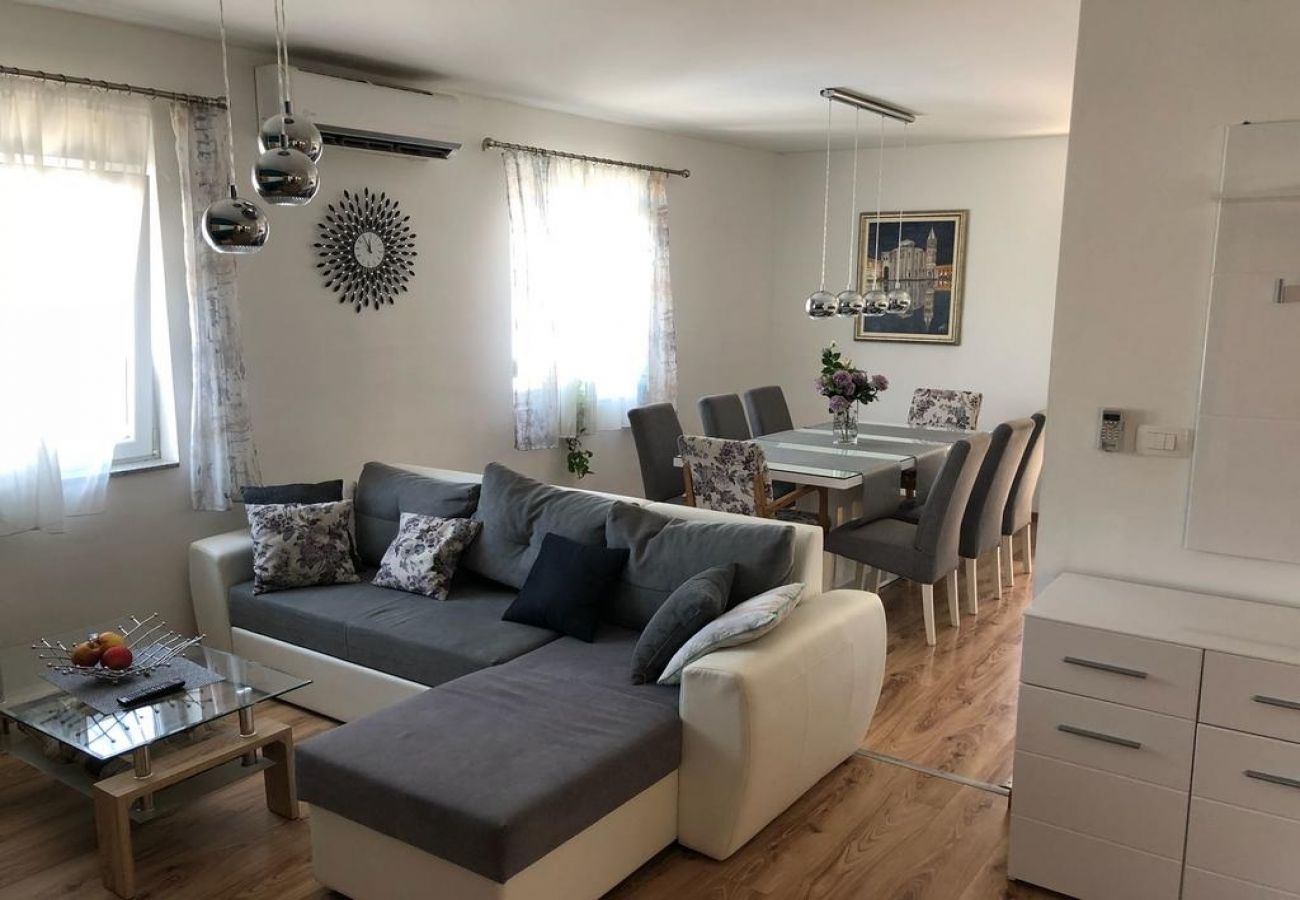 Casa en Zadar - Casa de vacaciones en Zadar con Balcón, Acondicionador, WIFI, Lavadora (4576-1)