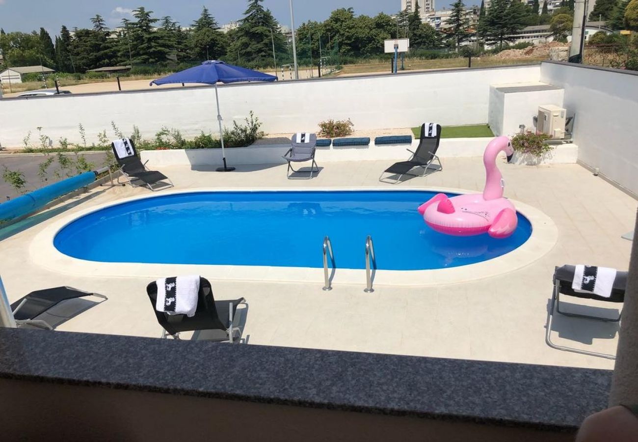 Casa en Zadar - Casa de vacaciones en Zadar con Balcón, Acondicionador, WIFI, Lavadora (4576-1)